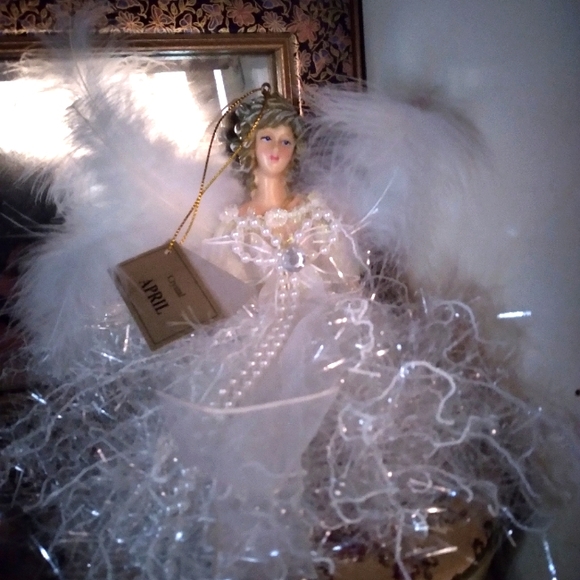 NWT Porcelain Angel Figurine - Picture 1 of 2